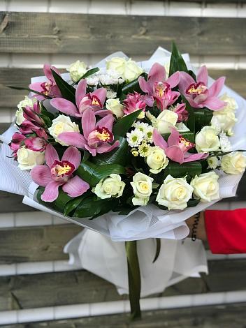 Букет цветов из: Розы и Хризантемы в Воскресенске