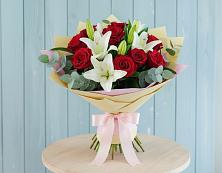 Букет цветов из:  Лилии и Розы в Воскресенске