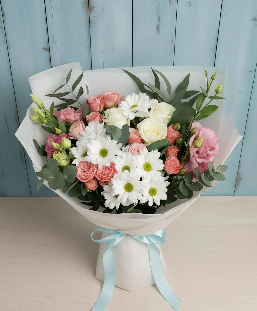 Букет цветов из: Розы, Лизиантусы и Хризантемы в Воскресенске