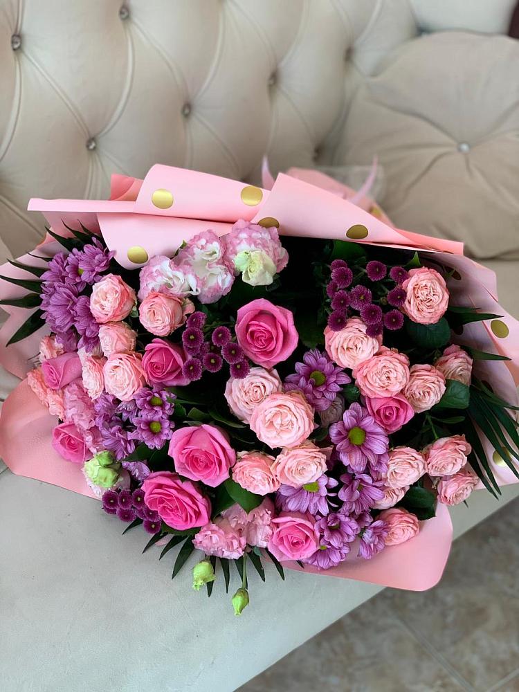 Букет цветов из: Хризантемы, Розы и Лизиантусы в Воскресенске