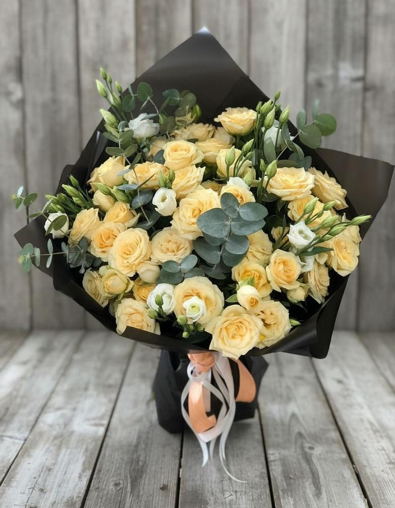 Букет цветов из: Розы и Лизиантусы в Воскресенске