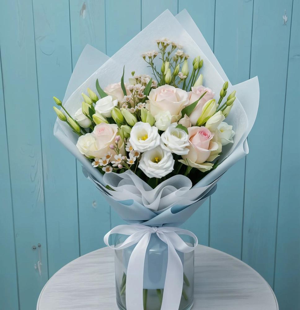 Букет цветов из: Розы и Лизиантусы в Воскресенске