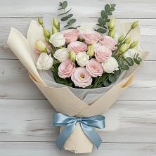 Букет цветов из:  Лизиантусы в Воскресенске