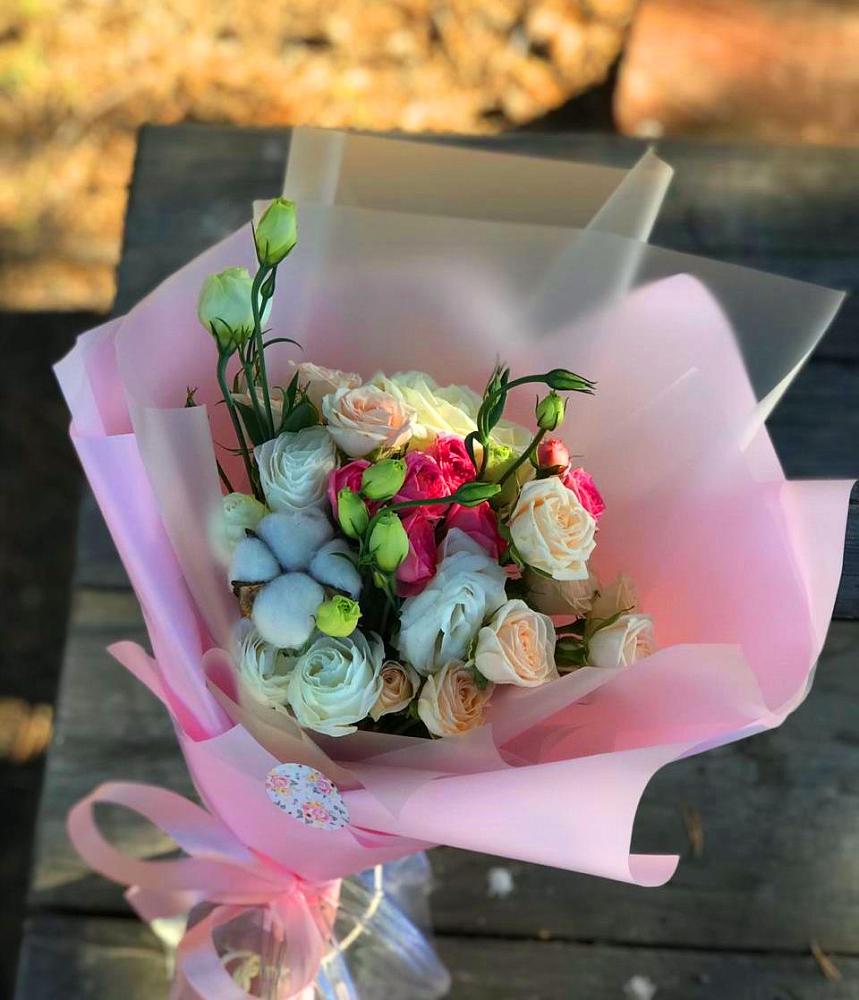 Букет цветов из: Розы и Лизиантусы в Воскресенске