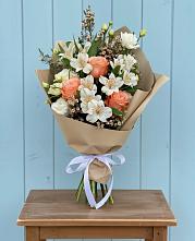 Букет цветов из:  Альстромерии, Лизиантусы, Розы и Хризантемы в Воскресенске