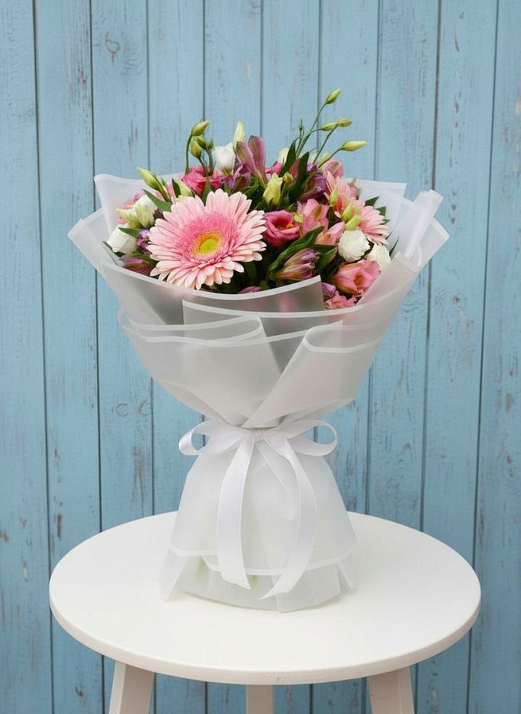 Букет цветов из: Герберы, Альстромерии и Лизиантусы в Воскресенске