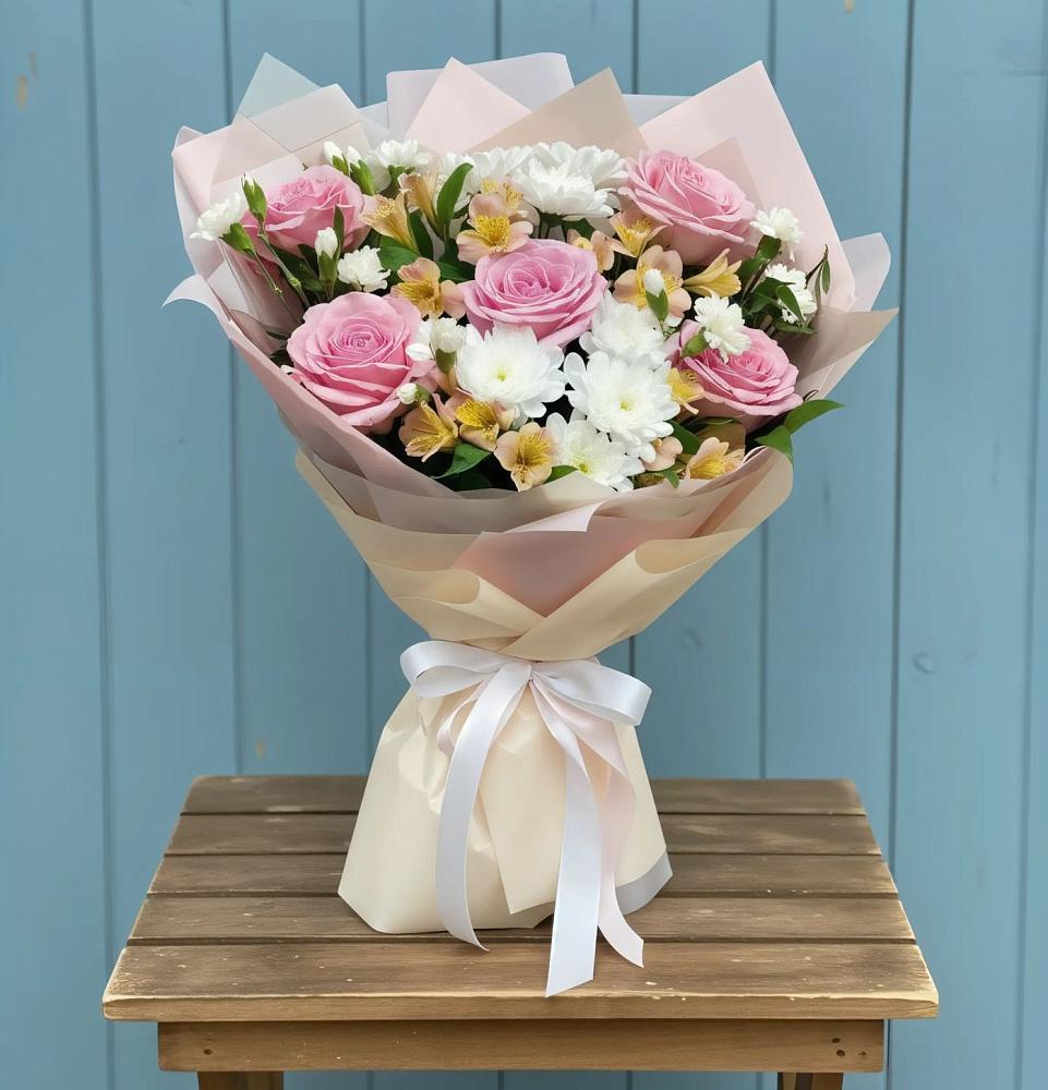 Букет цветов из: Гвоздики, Орхидеи и Розы в Воскресенске