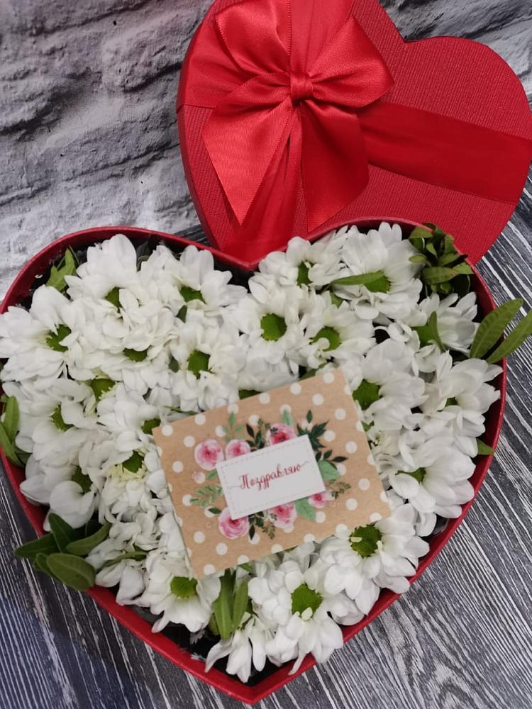 Цветочная композиция из Хризантемы в виде сердца в Воскресенске