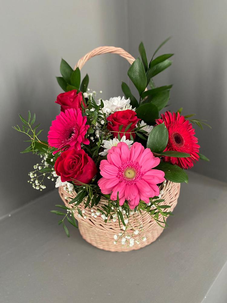 Цветочная композиция из Розы, Хризантемы и Герберы в корзине в Воскресенске
