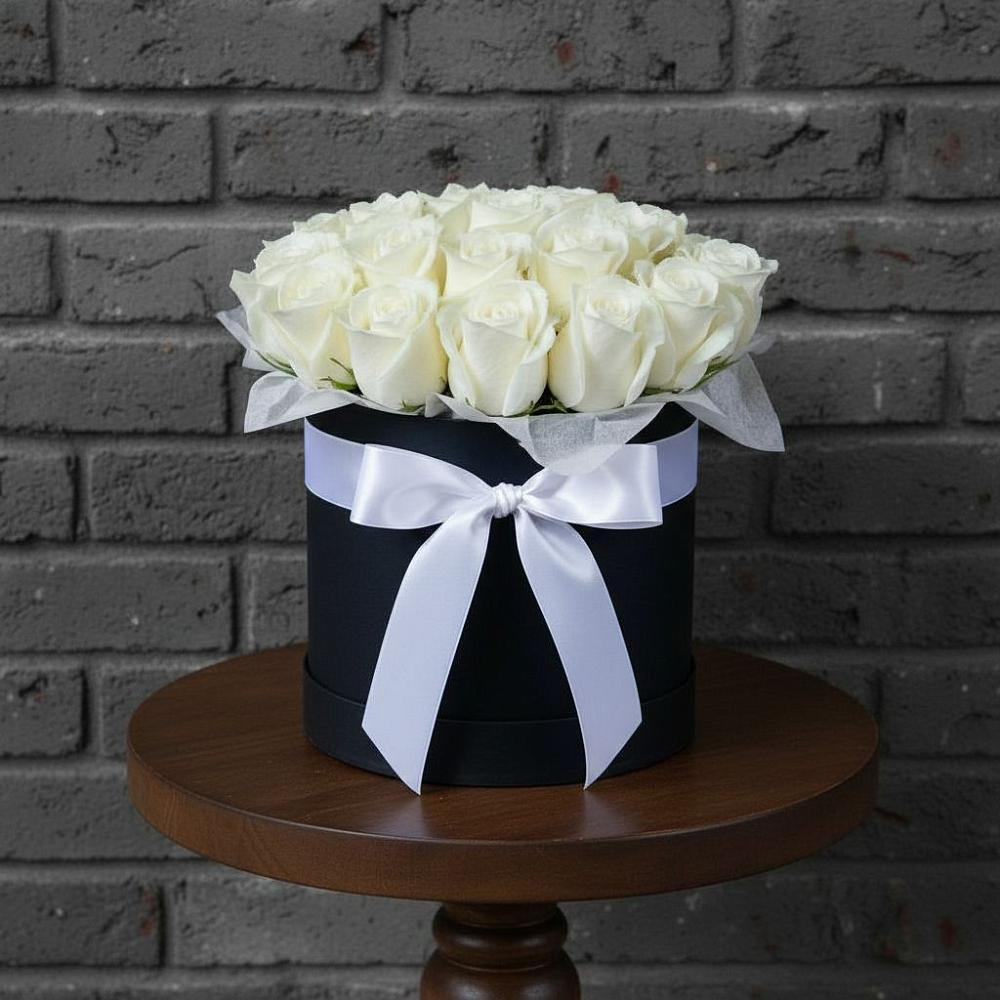 Цветочная композиция из Розы в шляпной коробке в Воскресенске