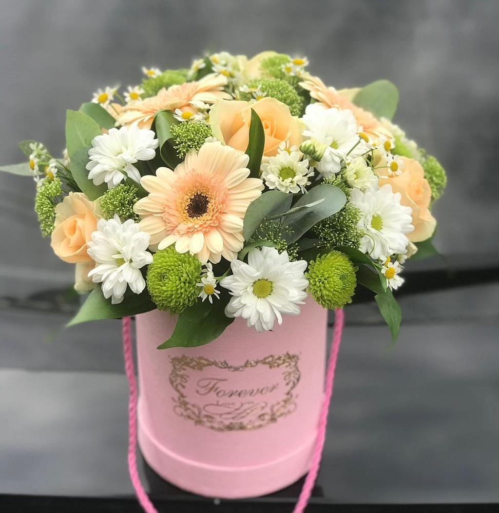 Цветочная композиция из Розы, Герберы и Хризантемы в шляпной коробке в Воскресенске