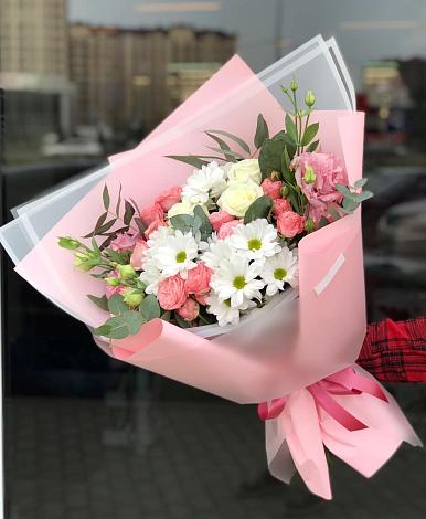 Букет цветов из: Розы, Лизиантусы и Хризантемы в Воскресенске