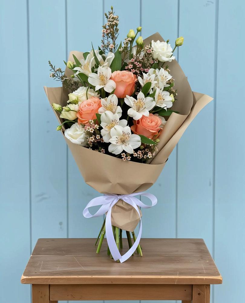 Букет цветов из: Альстромерии, Лизиантусы, Розы и Хризантемы в Воскресенске