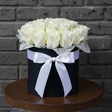 Цветочная композиция из Розы в шляпной коробке в Воскресенске