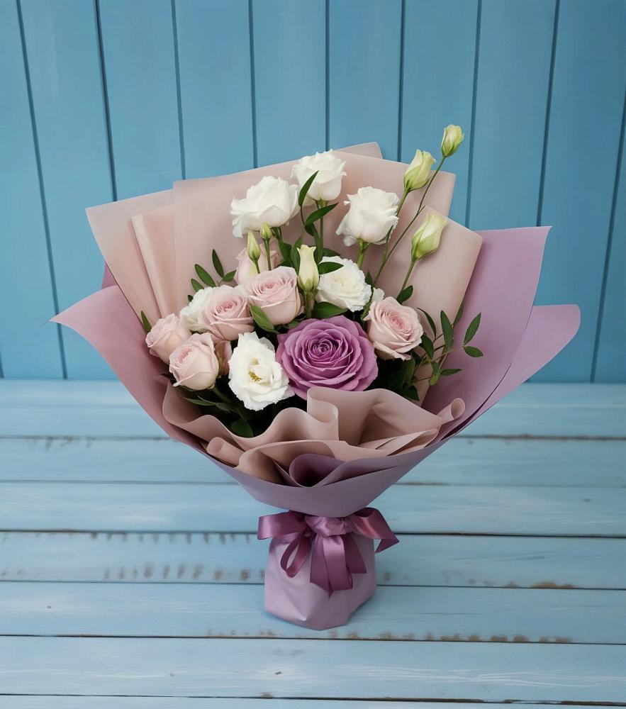 Букет цветов из: Розы и Лизиантусы в Воскресенске